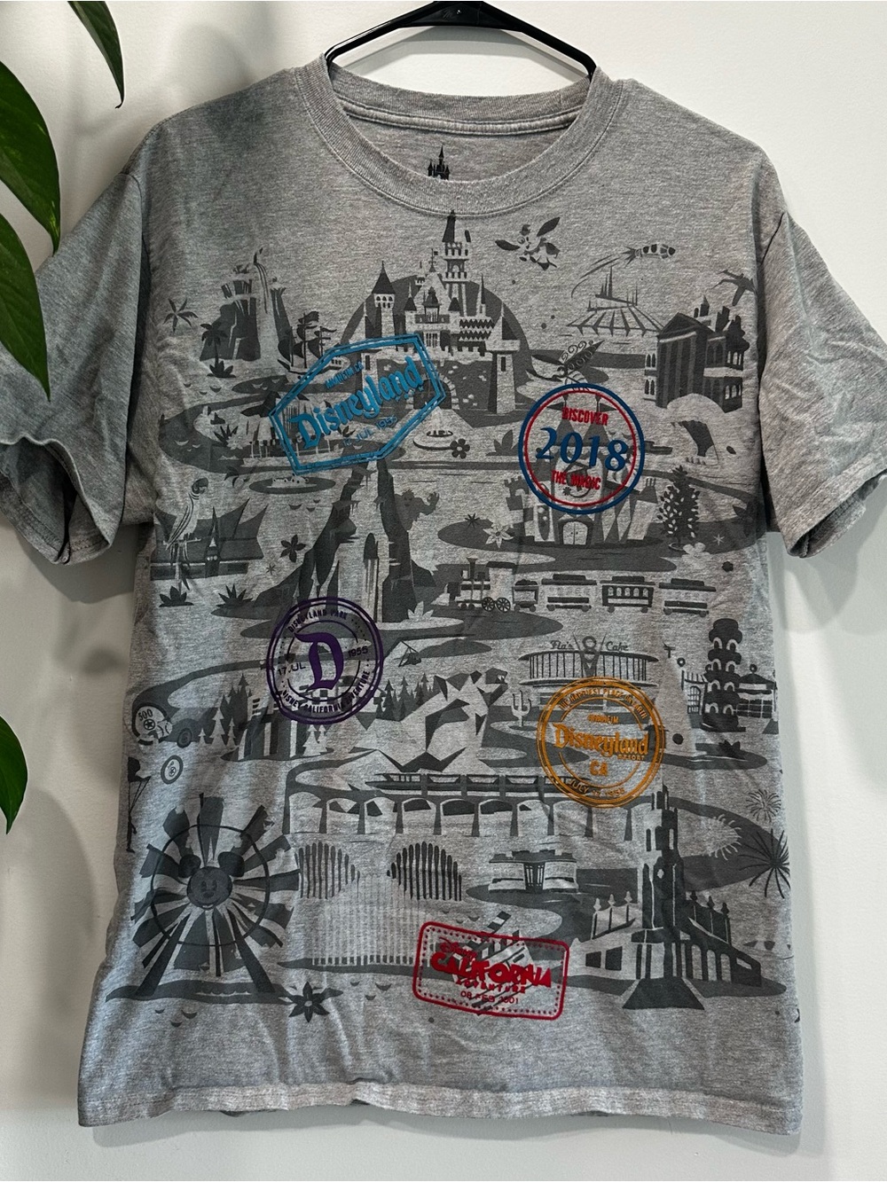 Disney Parks Gray Graphic Tee Limited Edition Cityscape Adults size Medium